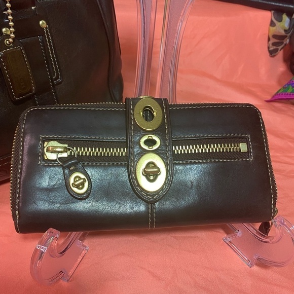 RARE Coach Lily Wallet leather brass turn locks smooth leather roomy soft - Picture 2 of 16